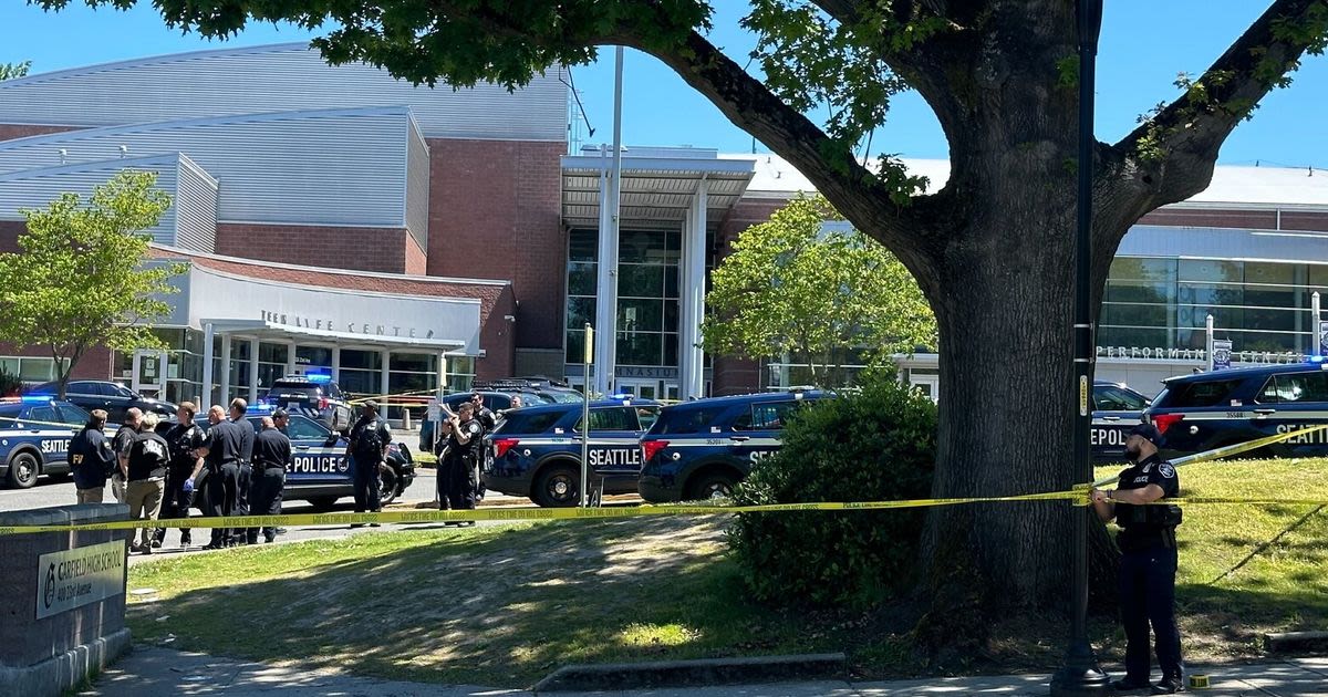Teen killed in shooting outside Garfield High School