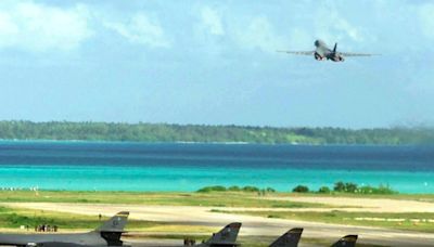 UK hands Indian Ocean islands to Mauritius but keeps key US military base