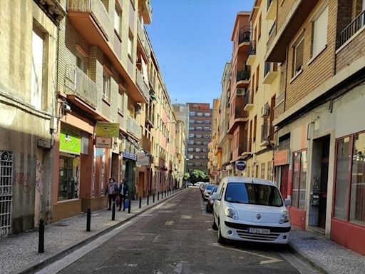 Se metió desnudo en una casa y empezó a manosear a una mujer que dormía con su marido