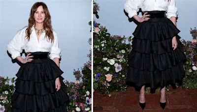 Julia Roberts se estrena como diseñadora con blusa elegante, falda de holanes y zapatos pumps