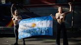 Reclamo lesbico frente a la Embajada Argentina en Madrid