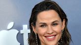 Jennifer Garner Has a Whale of a Time Singing in New Home Video