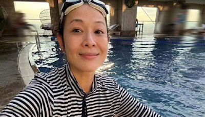 劉若英曬游泳自拍照 凍齡模樣讓粉絲讚嘆