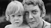 Kiefer Sutherland, filho de Donald Sutherland, lamenta morte do pai na web