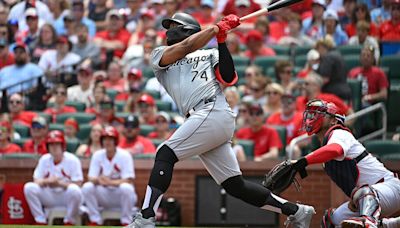 White Sox wait out 3-hour rain delay in 10th inning to beat Cardinals 6-5