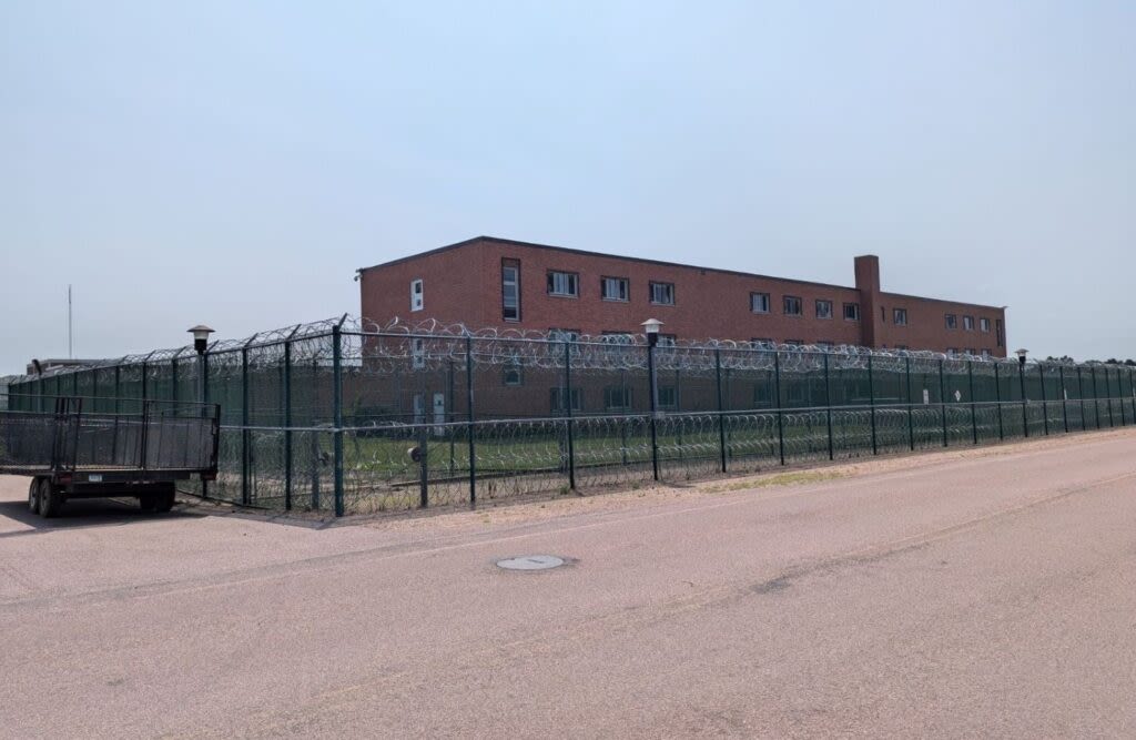 State says six inmates injured in fights at prison in Springfield