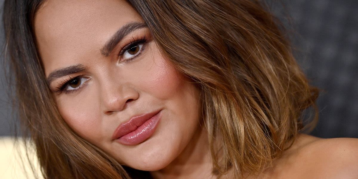 Chrissy Teigen Gets Emotional Detailing ‘Worst Nightmare’ During Airplane Takeoff