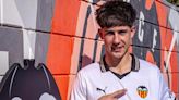 El futbolista del Palomar Jaume Durá renueva con el Valencia CF