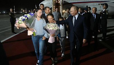 Russian spies' kids learned their nationality on flight to Moscow, and had no idea who Putin was, Kremlin reveals