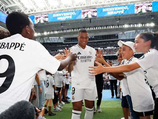 Mbappé arrives at Madrid: A massive crowd, but no frills, for club's next superstar