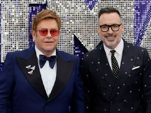 Elton John y David Furnish muestran colección fotográfica en Londres - Noticias Prensa Latina