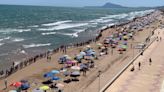 Varios municipios de la Safor se unen a la cadena humana para la protección de las playas