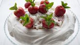 Tarta Pavlova de fresas y nata de Eva Arguiñano