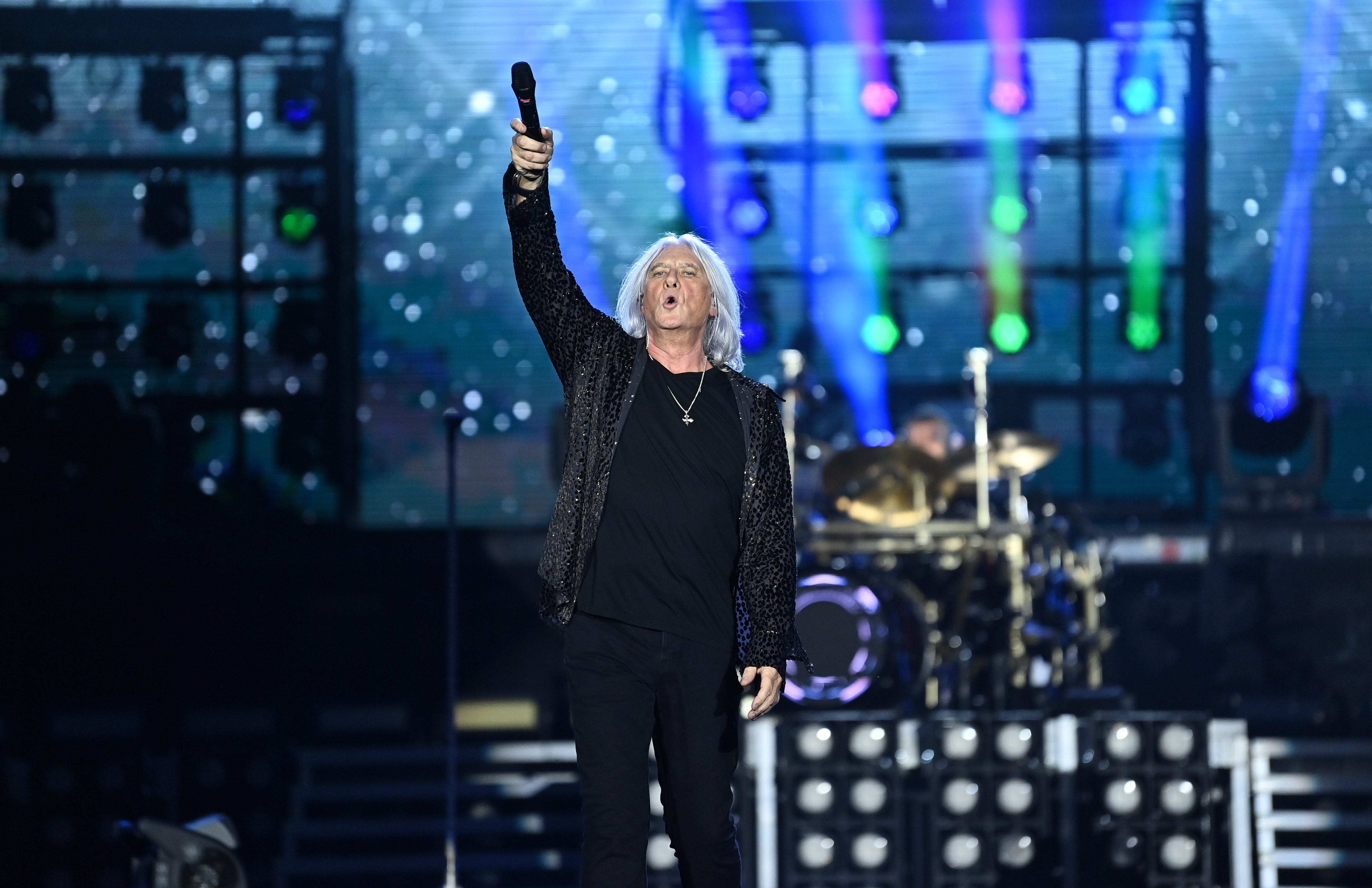 Def Leppard, Journey and Steve Miller romp through five hours of rock sing-alongs