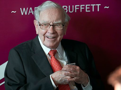 Warren Buffett donates again to the Gates Foundation but will cut the charity off after his death