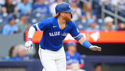 Justin Turner trade: Mariners to acquire Blue Jays DH in latest deadline deal, per report