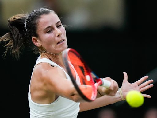 Emma Navarro eliminates Coco Gauff at Wimbledon to reach her first Grand Slam quarterfinal