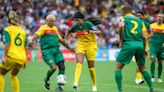 Partida do 'Futebol Solidário' termina com empate por 5 a 5 no Maracanã | Esporte | O Dia