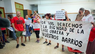 Los 13 “barrios hartos” de Sevilla se rebelan contra los continuos cortes de luz: “La situación es de calamidad”