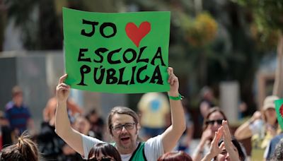 La huelga educativa valenciana saca a la calle a miles de personas en defensa de la escuela pública