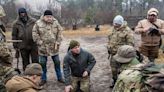 Tras líneas enemigas, los ucranianos les dicen a los rusos que 'nunca están a salvo'