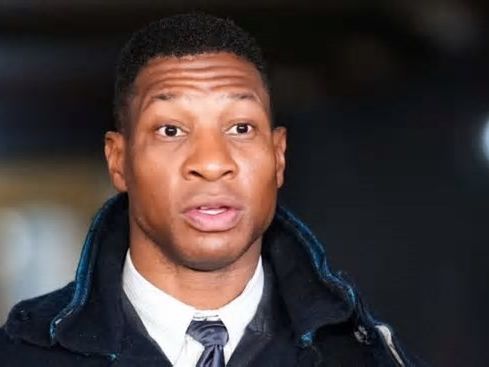 Jonathan Majors è colpevole ma non andrà in prigione: seguirà un programma contro la violenza domestica