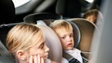 ¿Cómo prevenir que los niños se mareen en el coche?