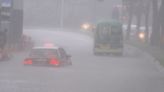 天文台發紅雨 將軍澳雨勢特大多路水浸 汽車路中死火