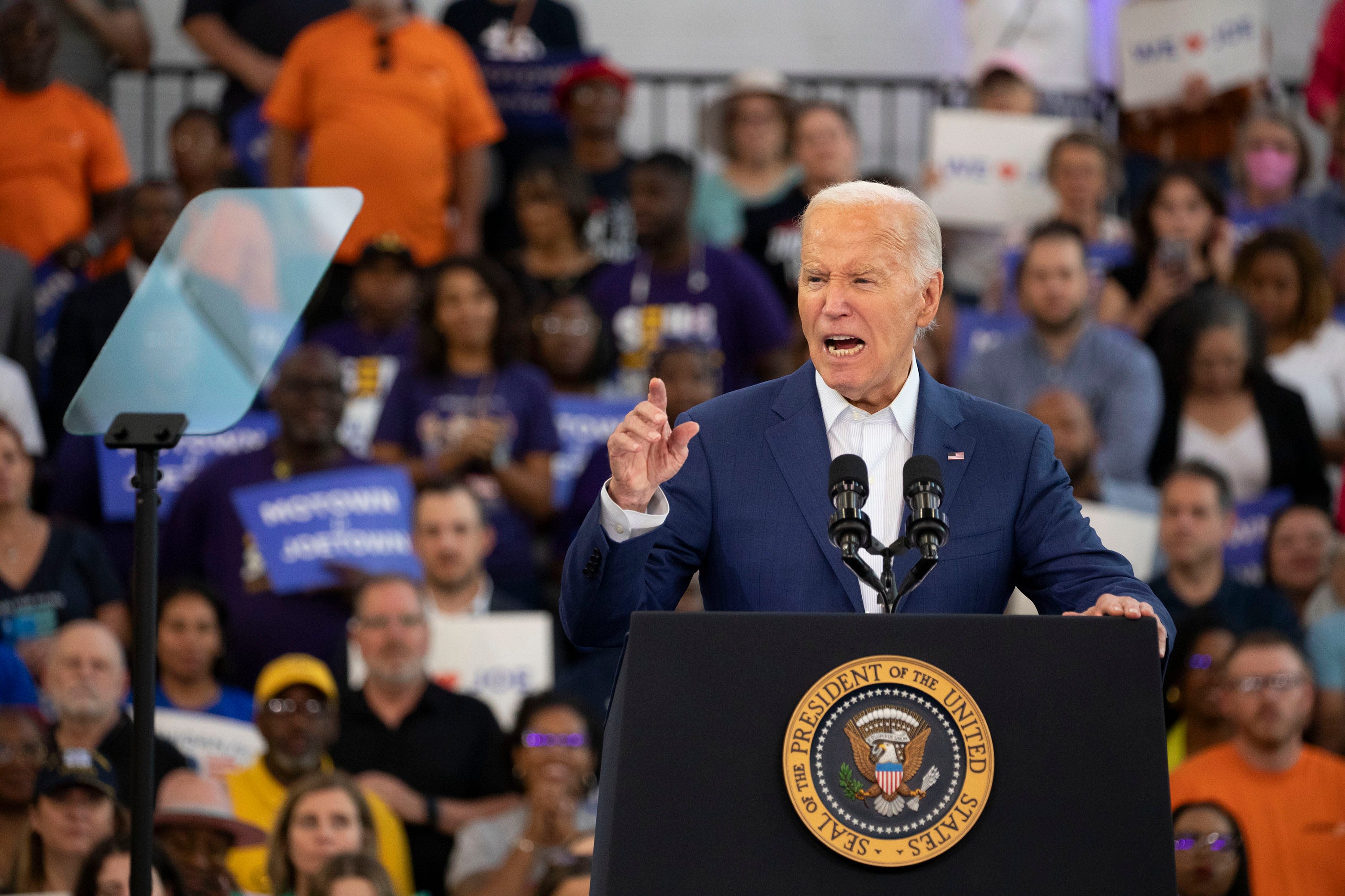 Biden rallies to chants of 'Don't you quit,' attacks press for giving Trump 'free pass'