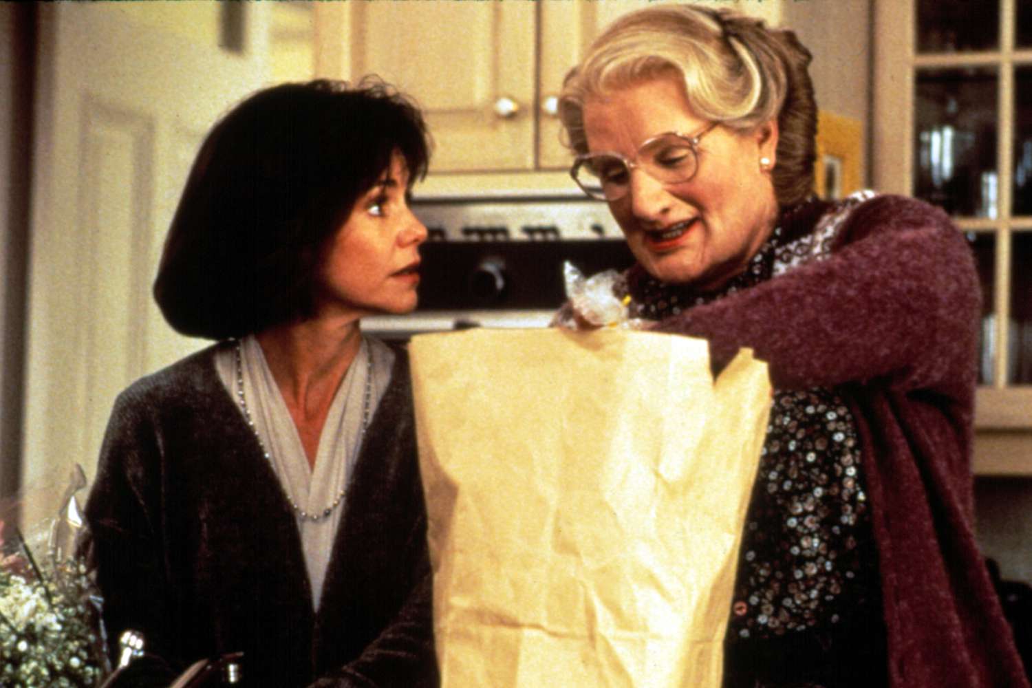 Robin Williams changed 'Mrs. Doubtfire' filming order so Sally Field could mourn father