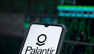 Will Palantir Stock Head to the Moon or Come Crashing Down to Earth?