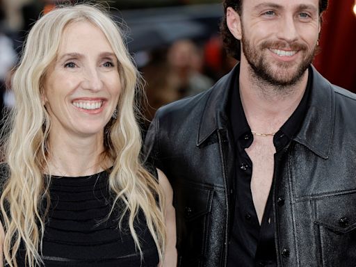 Aaron Taylor-Johnson Bares His Abs in Romantic Pic With Wife Sam Taylor-Johnson - E! Online