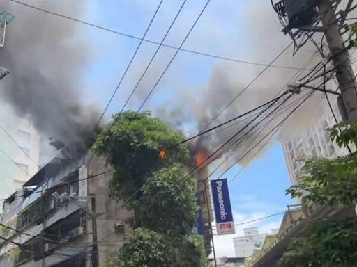 蘆洲頂樓加蓋大火 疑天氣過熱引發短路釀災