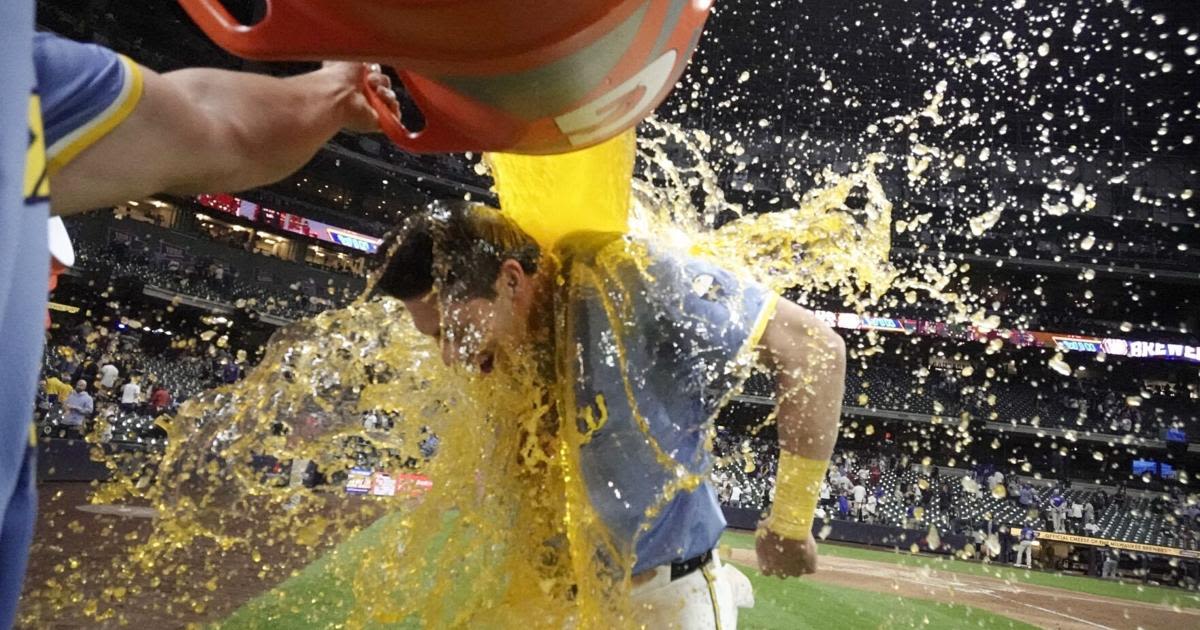 Brewers' bats break out for series-opening win vs. White Sox