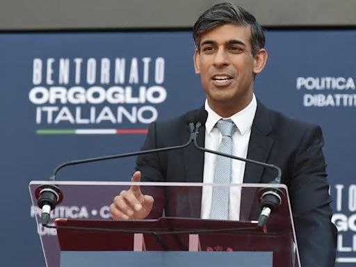 Rishi Sunak, putiferio per le sue Adidas: "Ha ammazzato il marchio"