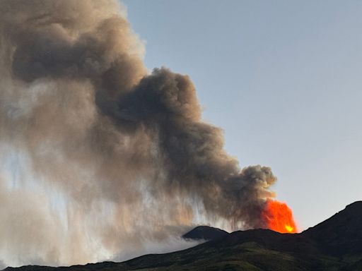 Sicily's volcanic eruptions causes flight disruptions, temporary airport shutdown