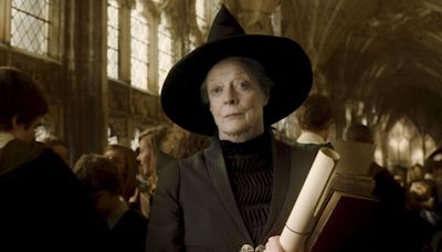 Los fans de 'Harry Potter' se despiden de la profesora Minerva McGonagall en redes sociales alzando las "varitas al cielo"