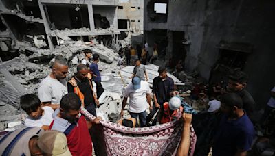 Guerra entre Israel y Gaza, en directo | Mueren más de 30 gazatíes en un bombardeo israelí a una casa en el centro de la Franja