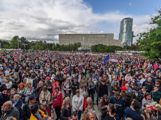 Thousands rally in Slovakia to protest a controversial overhaul of public broadcasting