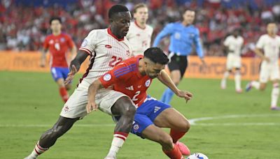 Chile, eliminada de Copa América, protesta por arbitraje de Wilmar Roldán por ‘errores garrafales’ y ‘falta de imparcialidad’ ante Canadá