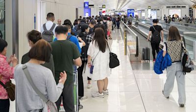 Travel experts' 'crucial' tactic to beat long airport queues this summer