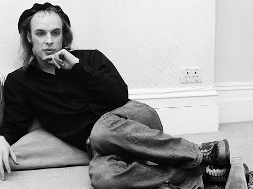 Brian Eno, el “extraño joven rubio” deslumbrado por John Cage