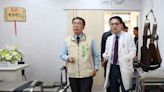 骨科醫師陳建宏創立社區診所 黃偉哲前往道賀