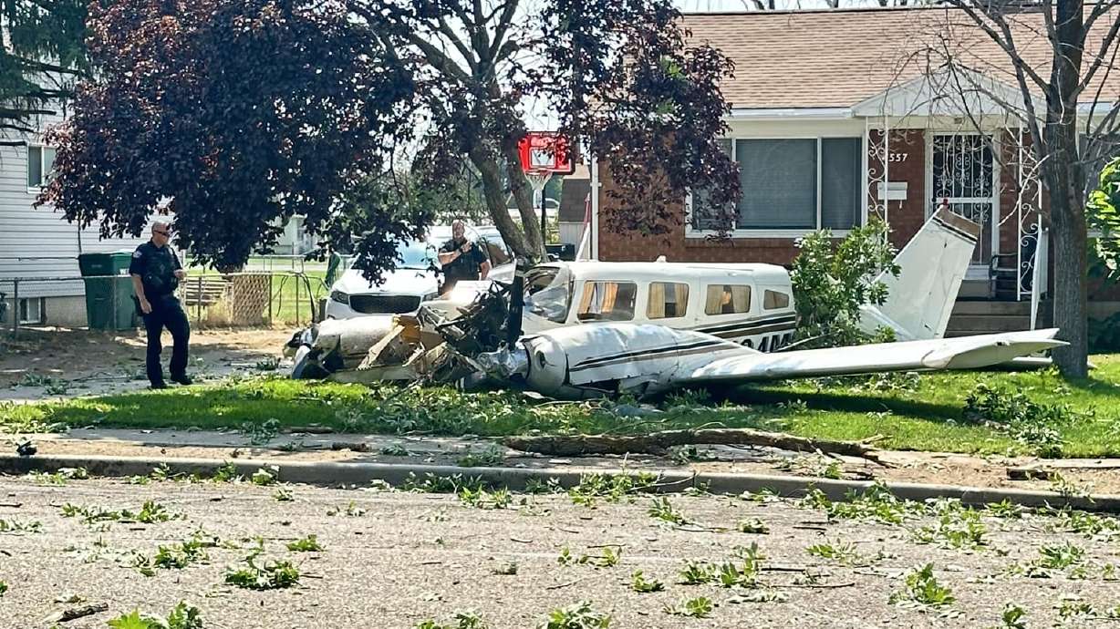 2 injured when plane crashes in Roy neighborhood