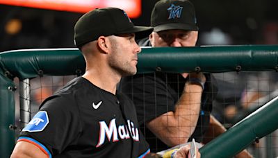 Tras una mala temporada, Marlins dejan ir a Skip Schumaker, Mánager del Año 2023