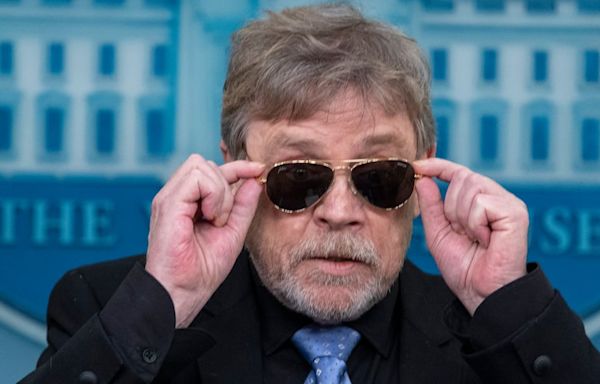 ‘Star Wars’ actor Mark Hamill drops by White House for a visit with ‘Joe-bi-Wan Kenobi’