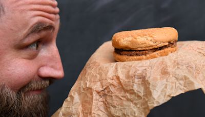 Er ist nur ein bisschen geschrumpft: McDonald's Burger von 1995 noch komplett intakt