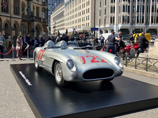 F1 champions remember Stirling Moss at London's Westminster Abbey