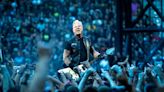 El dónut de Metallica vuela la cabeza a 65.000 espectadores en el Metropolitano