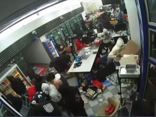 Oakland gas station falls victim to flash mob robbery